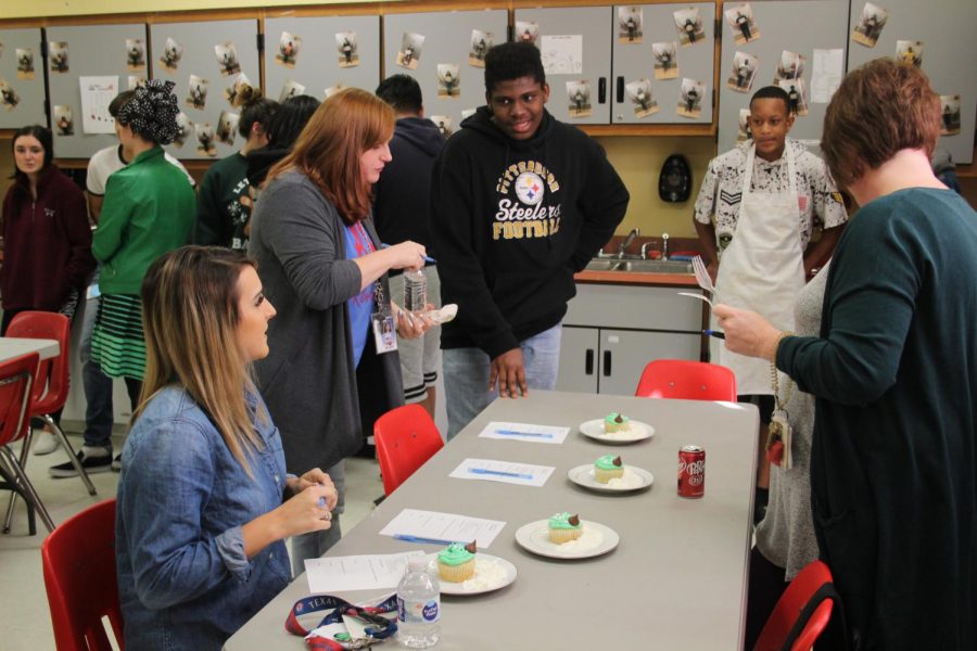Culinary Class Competes in Cupcake Cooking Competition