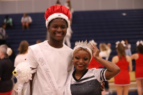 Senior Homecoming King, Rodney McMillian and senior Homecoming Queen, SeDreal Jacobs pose for a photo at the homecoming pep rally on Sept. 29. 